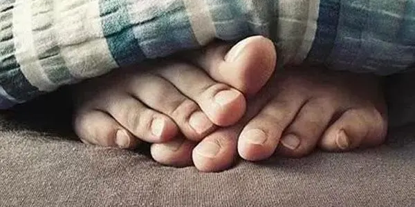 一脫鞋子就尷尬？腳臭的4大原因和解決妙招！