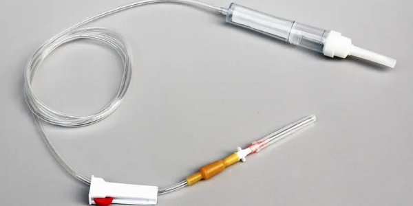 為什么輸血器每4小時更換一次？