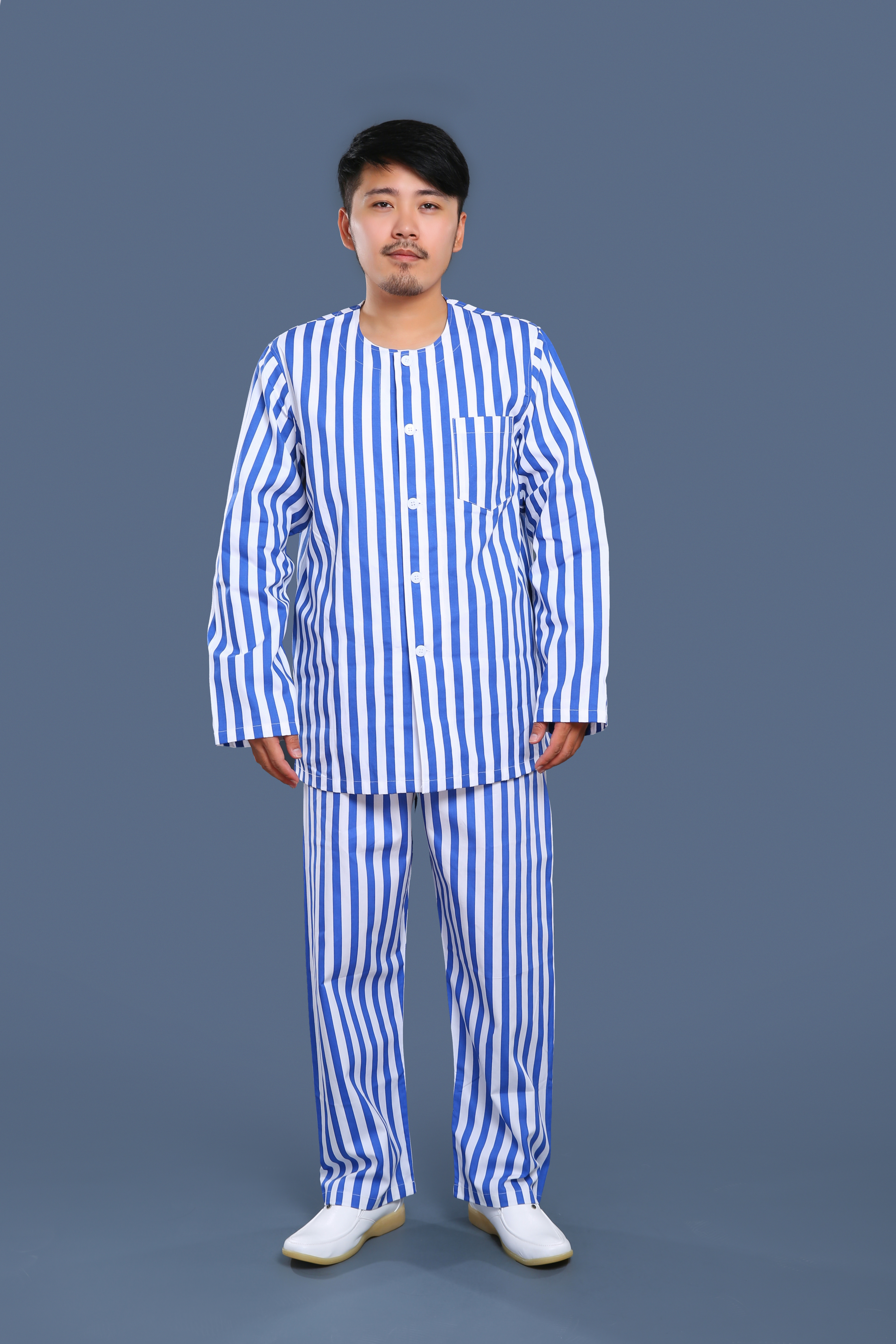 藍(lán)白條紋無(wú)領(lǐng)病號(hào)服