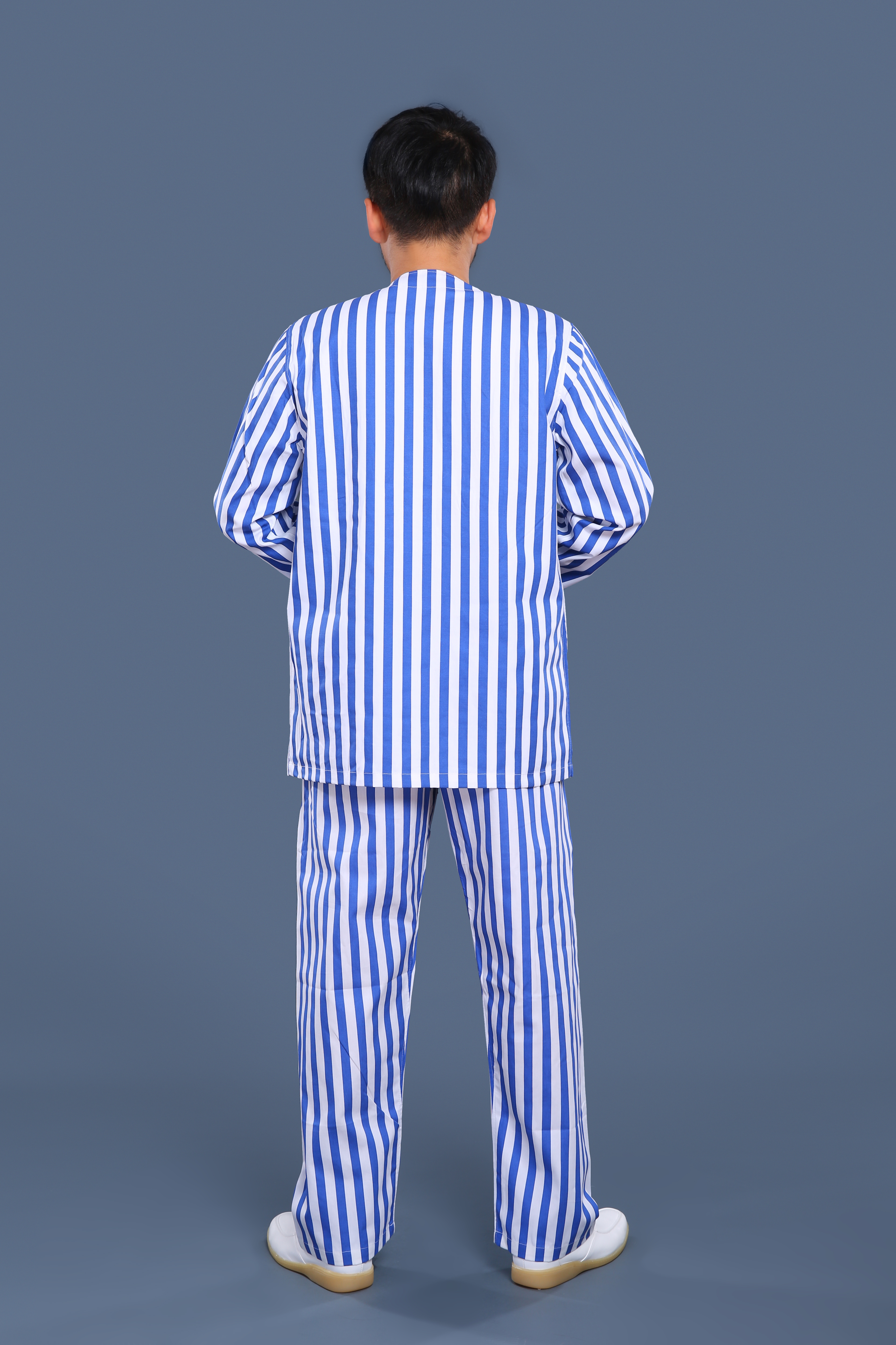 藍(lán)白條紋無(wú)領(lǐng)病號(hào)服